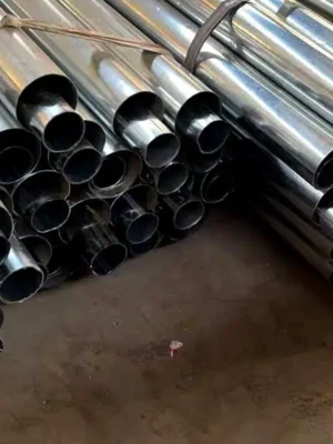 Stainless steel pipes for industrial fluid and gas transfer systems