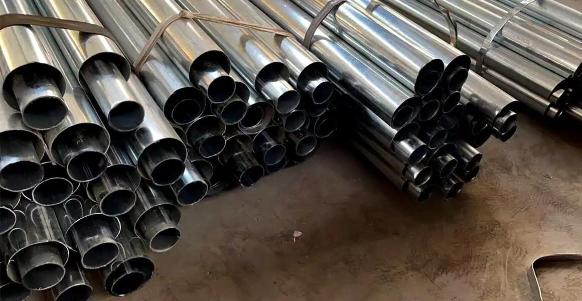 Stainless steel pipes for industrial fluid and gas transfer systems